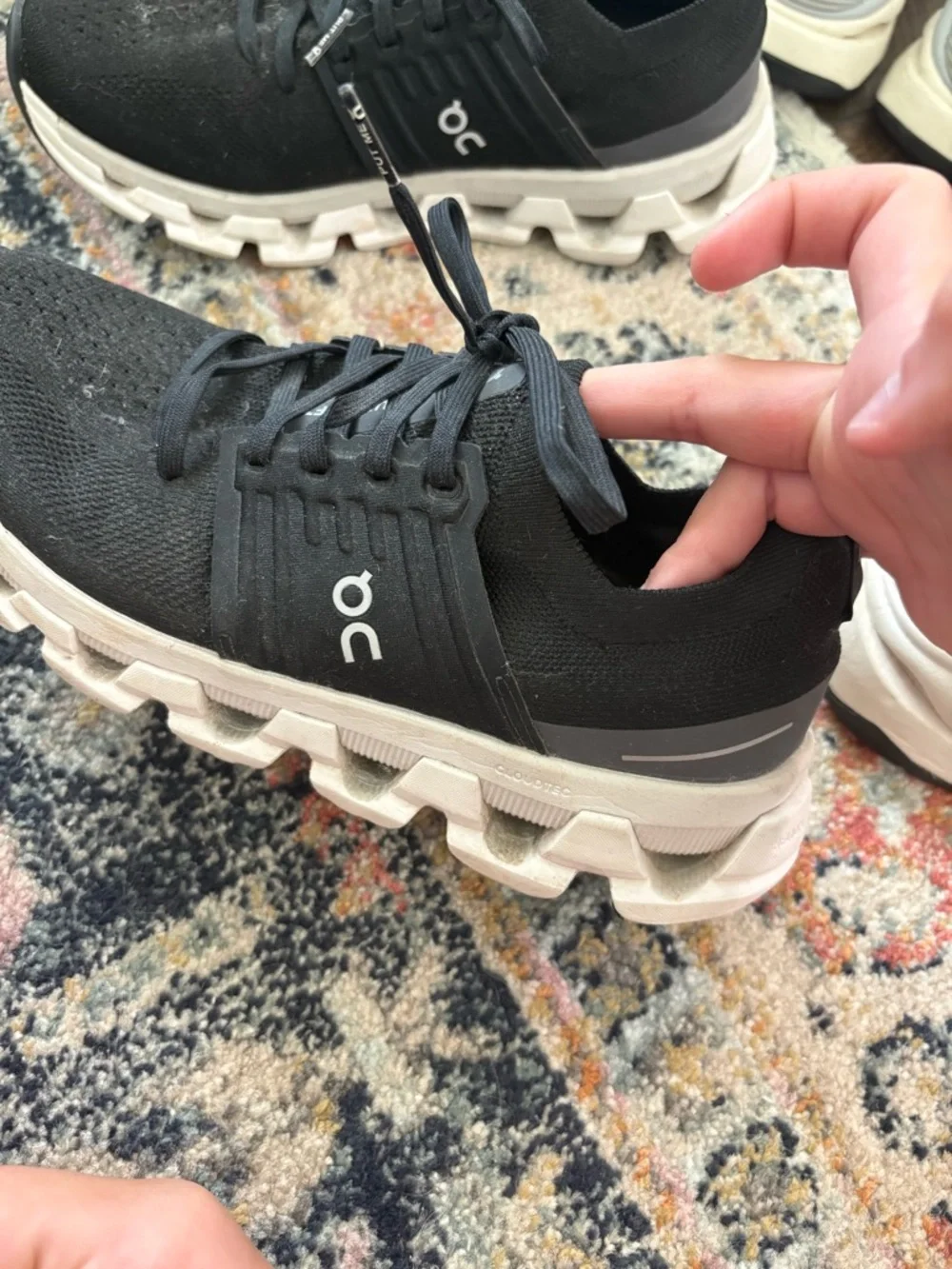 On Running Cloudswift Black Sneakers - Picture 3 of 3